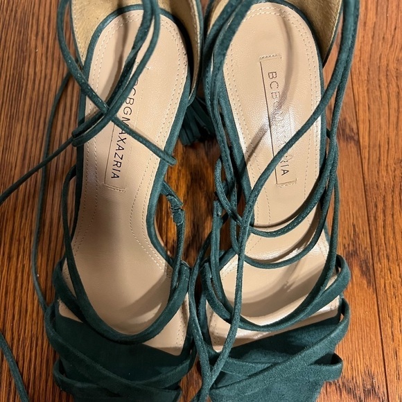 BCBGMAXAZRIA Green Suede High Heels Sz 36 Tassel Ankle Wrap - Picture 8 of 9